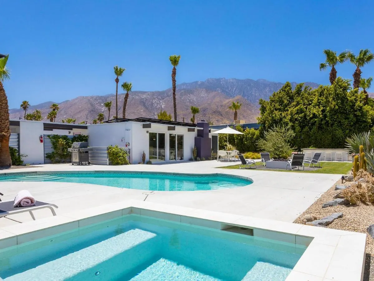Villa Bubble Gum Modern: Mid-Century Alexander Palm Springs
