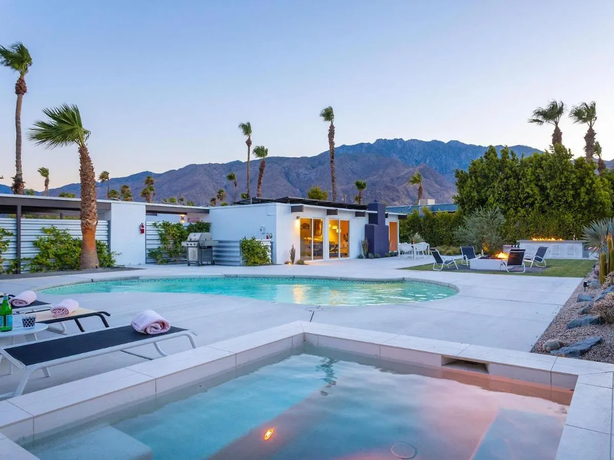 Villa Bubble Gum Modern: Mid-Century Alexander Palm Springs Casa vacanze
